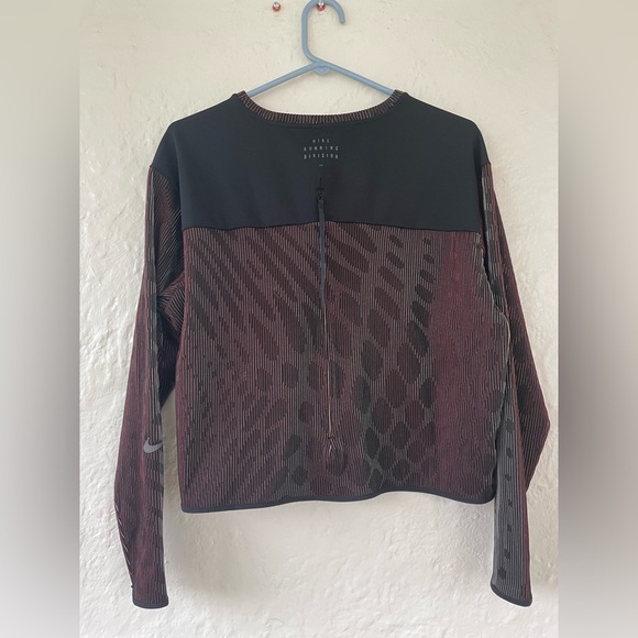 Nike Run Division Womens Mid Layer Long Sleeve Top Black/Red CU6168-010 Size S - Picture 4 of 7